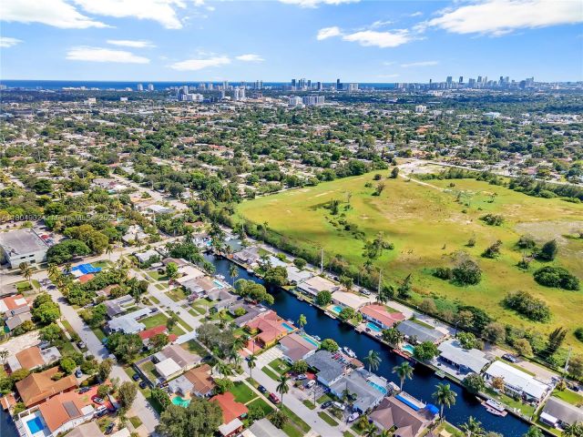Дом в аренду по адресу 2828 Cleveland St - фото 6033592