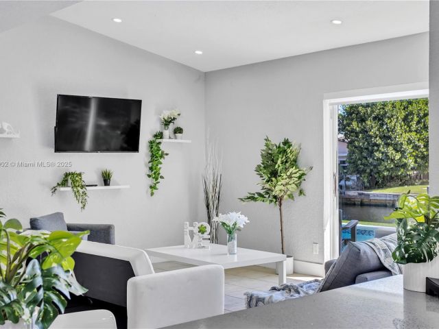 Дом в аренду по адресу 2828 Cleveland St - фото 6033595