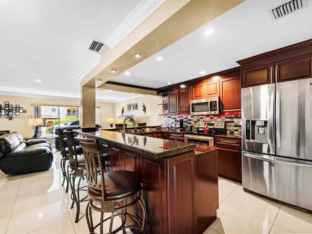 Продажа дома по адресу 3553 NE 171st St P - фото 6033361