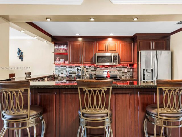 Продажа дома по адресу 3553 NE 171st St P - фото 6033363