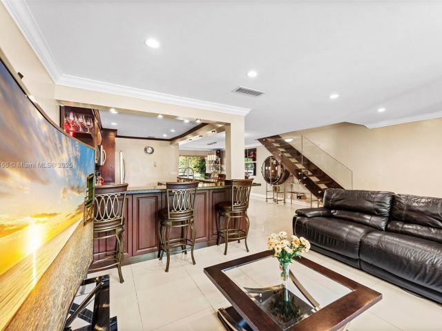 Продажа дома по адресу 3553 NE 171st St P - фото 6033364