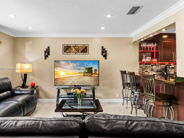 Продажа дома по адресу 3553 NE 171st St P - фото 6033365