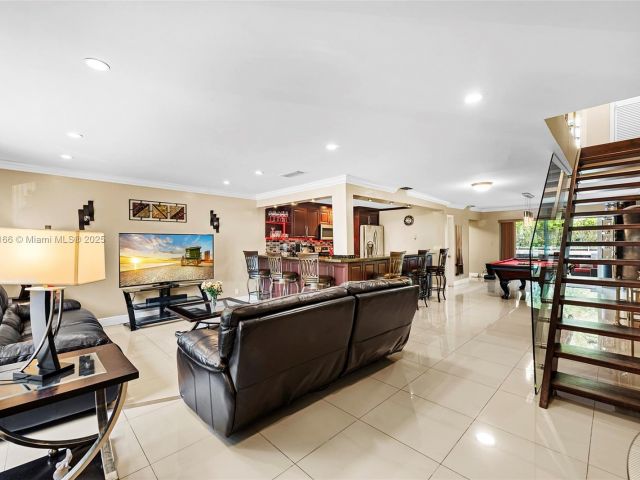 Продажа дома по адресу 3553 NE 171st St P - фото 6033367