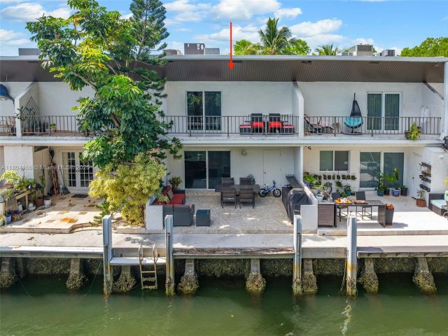 Продажа дома по адресу 3553 NE 171st St P - фото 6033369