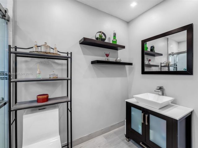 Продажа дома по адресу 2023 SW 99th Ave - фото 6055309