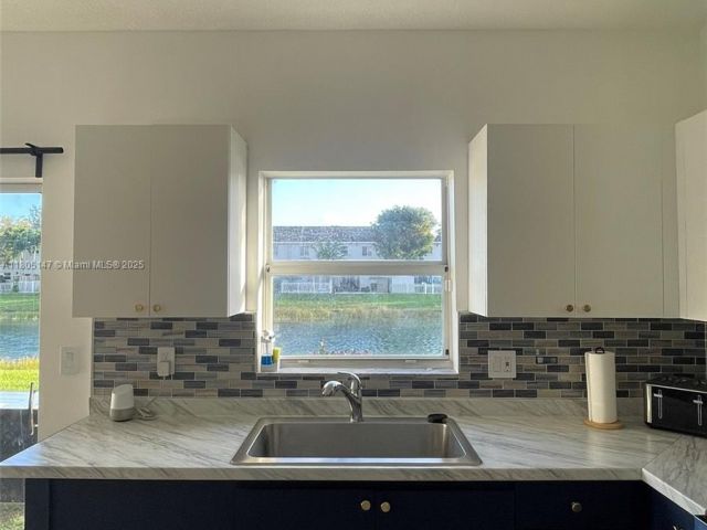 Дом в аренду по адресу 1636 SE 30th St 1636 - фото 6037213