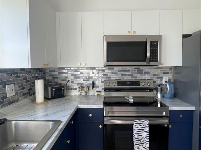 Дом в аренду по адресу 1636 SE 30th St 1636 - фото 6037214