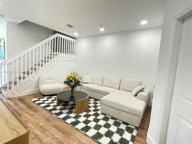 Дом в аренду по адресу 1636 SE 30th St 1636 - фото 6037215