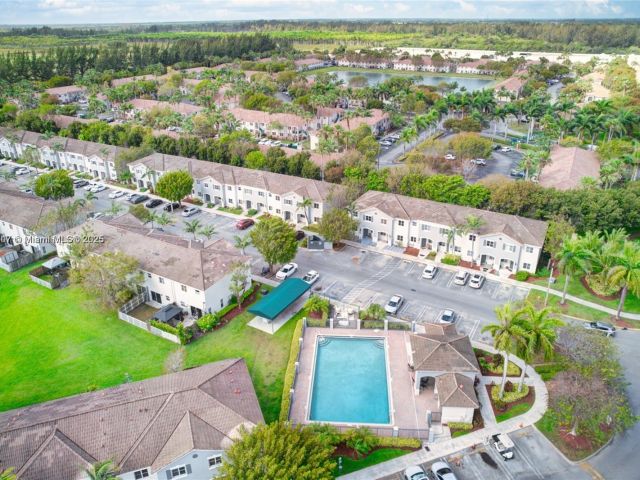 Дом в аренду по адресу 1636 SE 30th St 1636 - фото 6037218