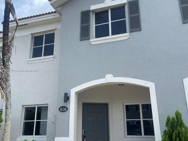 Дом в аренду по адресу 1636 SE 30th St 1636 - фото 6037219