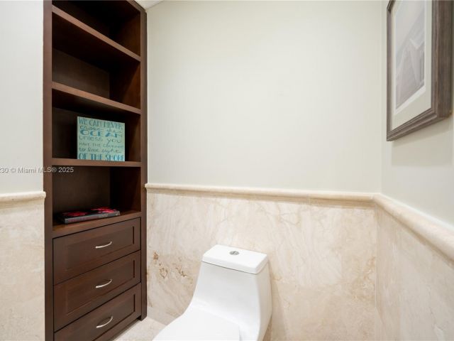 Дом в аренду по адресу 2855 SW 17th Ave - фото 6040056