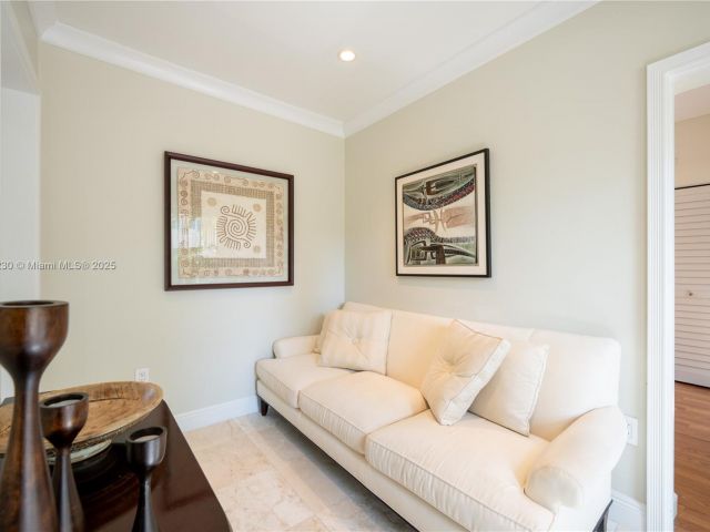 Дом в аренду по адресу 2855 SW 17th Ave - фото 6040060