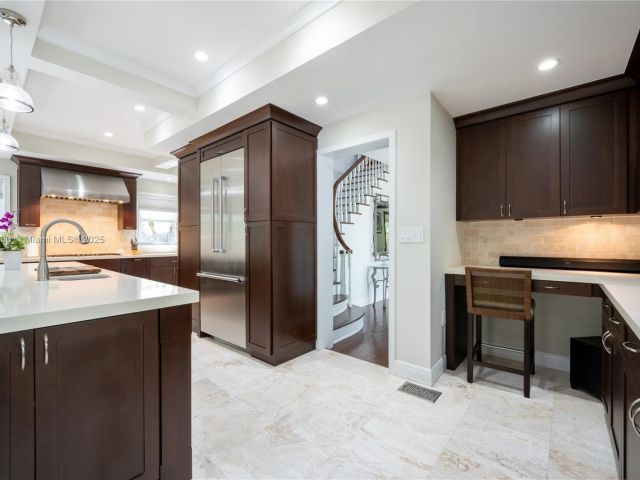 Дом в аренду по адресу 2855 SW 17th Ave - фото 6040062