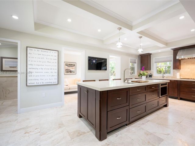 Дом в аренду по адресу 2855 SW 17th Ave - фото 6040063