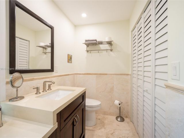 Дом в аренду по адресу 2855 SW 17th Ave - фото 6040067