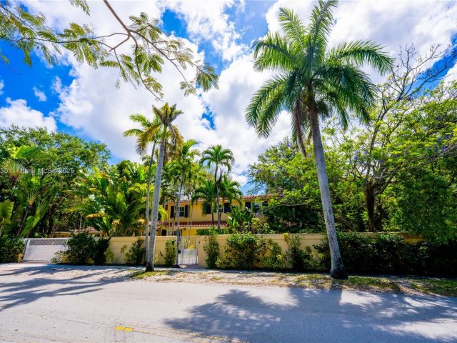 Дом в аренду по адресу 2855 SW 17th Ave - фото 6040072