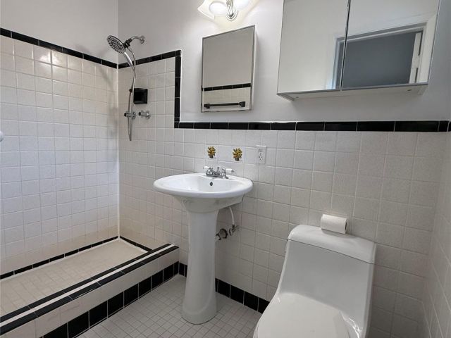 Продажа дома по адресу 341 SE 8th St - фото 6043686