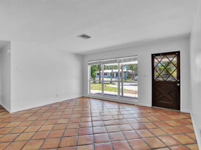 Продажа дома по адресу 341 SE 8th St - фото 6043690