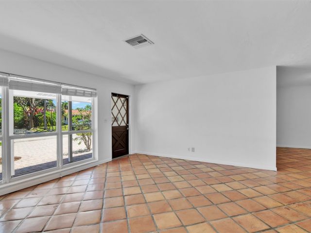 Продажа дома по адресу 341 SE 8th St - фото 6043691