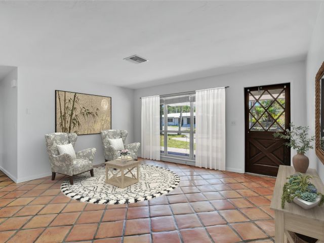 Продажа дома по адресу 341 SE 8th St - фото 6043692