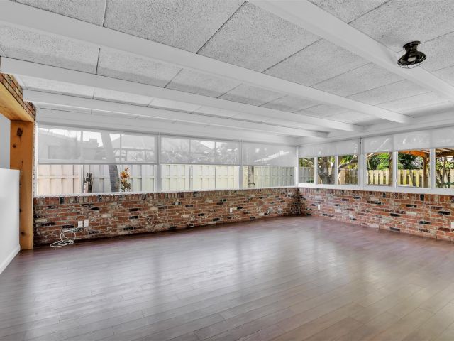 Продажа дома по адресу 341 SE 8th St - фото 6043701