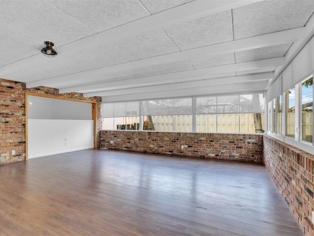 Продажа дома по адресу 341 SE 8th St - фото 6043702