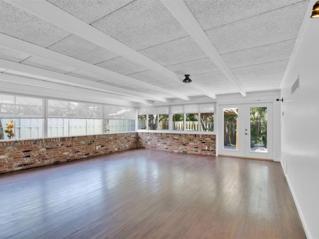 Продажа дома по адресу 341 SE 8th St - фото 6043703