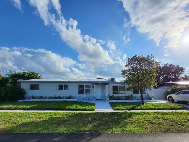 Дом в аренду по адресу 900 SW 31st - фото 6037841
