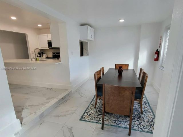 Дом в аренду по адресу 900 SW 31st - фото 6037851