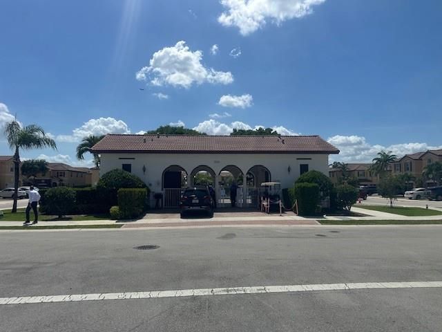 Продажа дома по адресу 8691 NW 112th Ct - фото 6038234