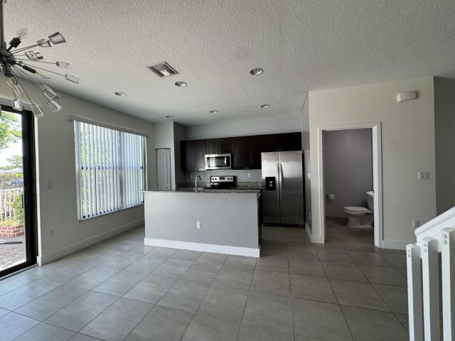 Дом в аренду по адресу 2037 Oysterwood Lane - фото 6795318