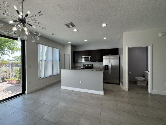 Дом в аренду по адресу 2037 Oysterwood Lane - фото 6795319