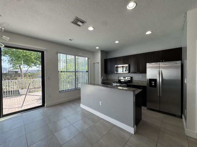 Дом в аренду по адресу 2037 Oysterwood Lane - фото 6795320