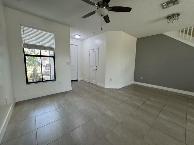 Дом в аренду по адресу 2037 Oysterwood Lane - фото 6795323