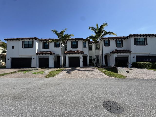 Дом в аренду по адресу 2037 Oysterwood Lane - фото 6795324