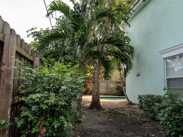 Продажа дома по адресу 1812 SW 10th Ave - фото 6038969