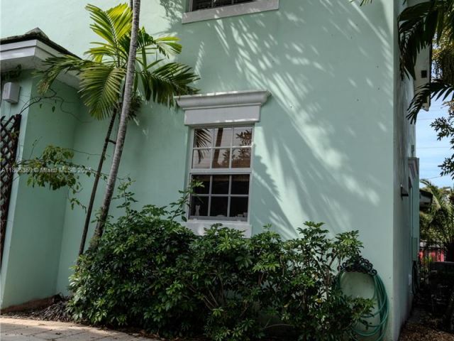 Продажа дома по адресу 1812 SW 10th Ave - фото 6038970