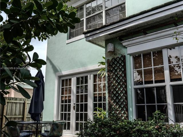 Продажа дома по адресу 1812 SW 10th Ave - фото 6038971