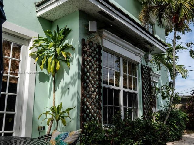 Продажа дома по адресу 1812 SW 10th Ave - фото 6038972