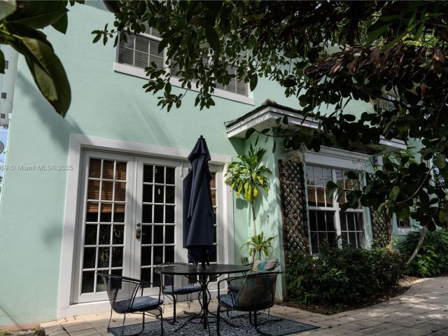 Продажа дома по адресу 1812 SW 10th Ave - фото 6038973