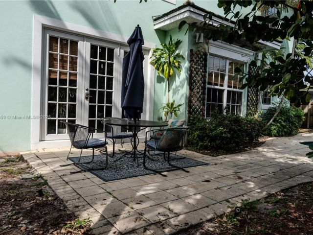 Продажа дома по адресу 1812 SW 10th Ave - фото 6038974