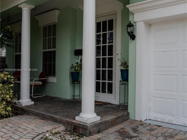 Продажа дома по адресу 1812 SW 10th Ave - фото 6038977