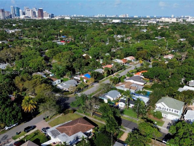 Продажа дома по адресу 1812 SW 10th Ave - фото 6038981