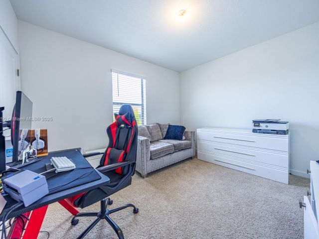 Продажа дома по адресу 715 SE 17th Ave - фото 6046367