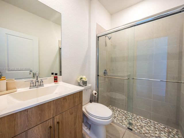 Продажа дома по адресу 715 SE 17th Ave - фото 6046370