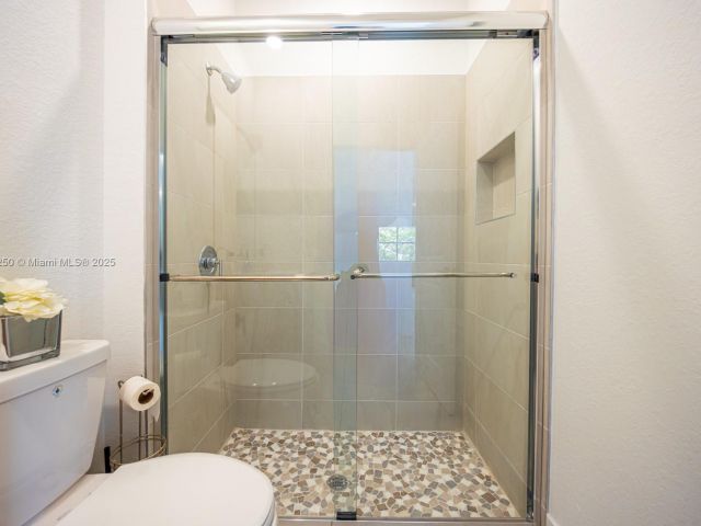 Продажа дома по адресу 715 SE 17th Ave - фото 6046371