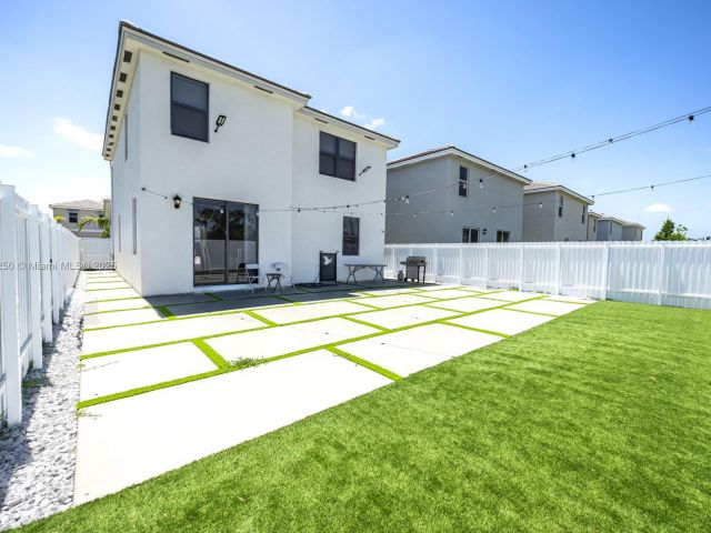 Продажа дома по адресу 715 SE 17th Ave - фото 6046377