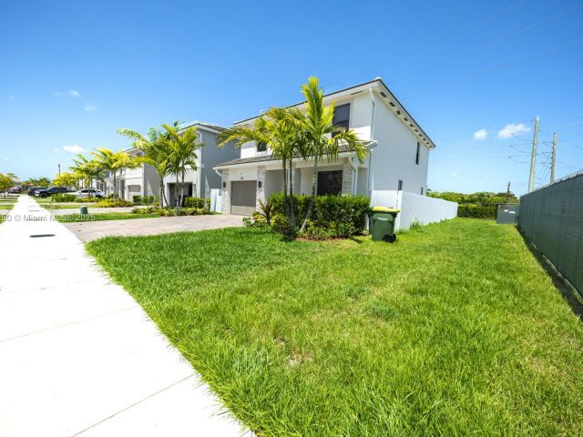 Продажа дома по адресу 715 SE 17th Ave - фото 6046378