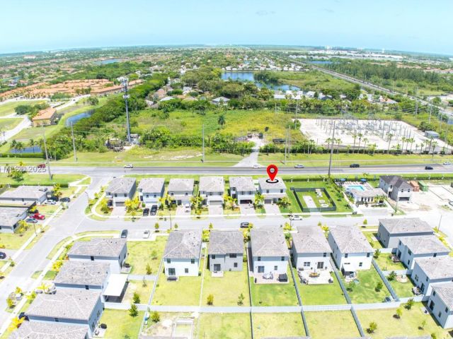 Продажа дома по адресу 715 SE 17th Ave - фото 6046381