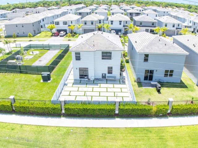 Продажа дома по адресу 715 SE 17th Ave - фото 6046382